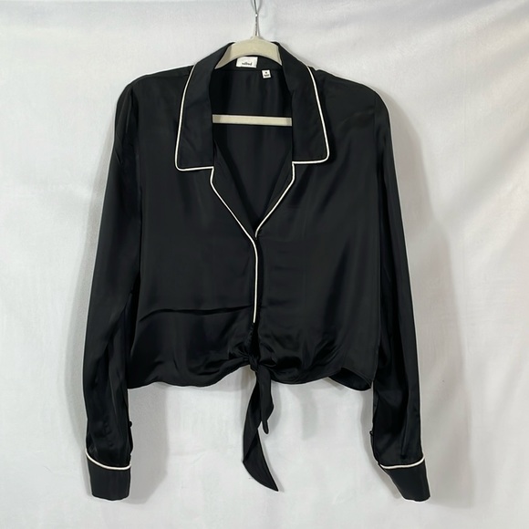 Wilfred Tops - Wilfred Aritzia Blouse Top Shirt M Black Silky Cupro Fabric Sustainable Vegan.